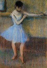 Репродукция картины "танцовщица в синем у станка" художника "дега эдгар"