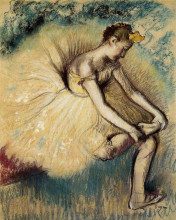 Репродукция картины "танцовщица надевает пуанты " художника "дега эдгар"
