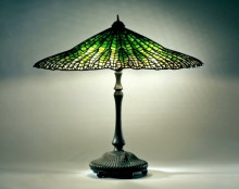 Репродукция картины "library lamp. lotus, pagoda design" художника "тиффани луис комфорт"