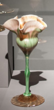 Репродукция картины "blossoming flower-shaped decorative goblet" художника "тиффани луис комфорт"