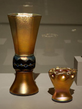 Репродукция картины "hexagonal footed vase" художника "тиффани луис комфорт"