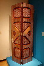 Репродукция картины "drawing room bifold door, mark twain house" художника "тиффани луис комфорт"