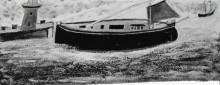 Копия картины "fishing boat in harbour, with red sail mast steeped" художника "уоллис альфред"