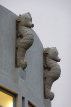 Картина "seahorses in morecambe" художника "гилл эрик"